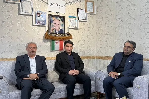 دیدار استاندار کردستان با خانواده شهدای حملات تروریستی رژیم صهیونیستی