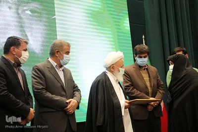 اکران فیلم شهید خلیل حسن بیگی در یزد و تجلیل استاندار ازهمسر شهید‎‎