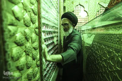 آئین غبارروبی ضریح مطهر احمدبن‌موسی(ع)‎