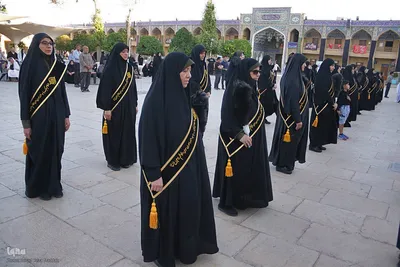 آیین تعویض پرچم گنبد حرم مطهر حضرت شاهچراغ (ع)