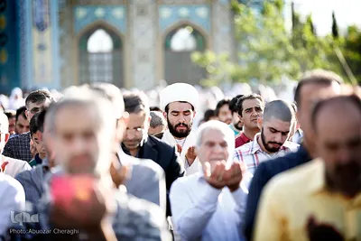 اقامه نماز عیدسعید فطر در امام زادگان پنج تن(ع) لویزان