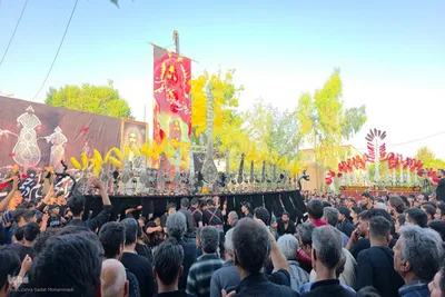 آیین سنتی علم‌کشی در جوشقان مرکزی؛ آغاز شور محرم در منطقه کاشان