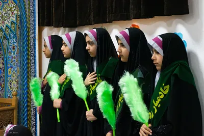 آیین استقبال از پیکر شهید گمنام در دبستان کمائی اصفهان