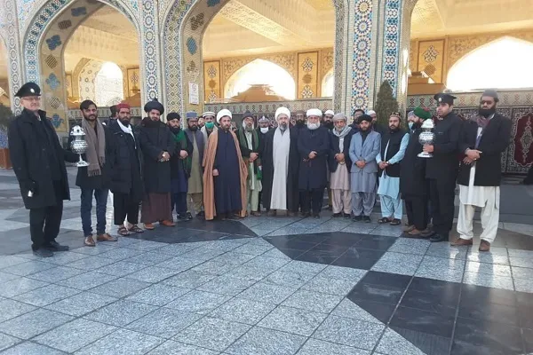 حضور علمای حنفی مذهب پاکستان در حرم مطهر رضوی + عکس