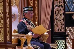 Ang Hari ng Malaysia Nag-utos na Isuspende ang mga Aktibidad sa Moske