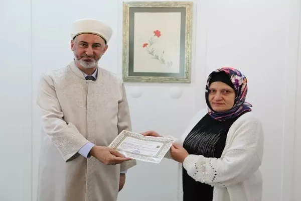 Gürcistanlı kadın Müslüman oldu