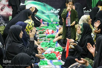 آماده‌سازی لباس همایش جهانی شیرخوارگان حسینی