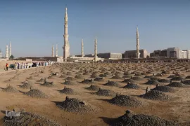 حجاج در بهشت بقیع