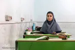 مبینا اسکندری، 15 ساله است و به شدت به شغل معلمی علاقه دارد. دوست دارد در رشته‌های هنری مثل نقاشی و عکاسی هم پیشرفت کند.