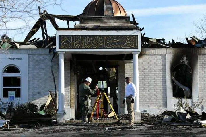 Texas: Arrestan a hombre que incendió mezquita