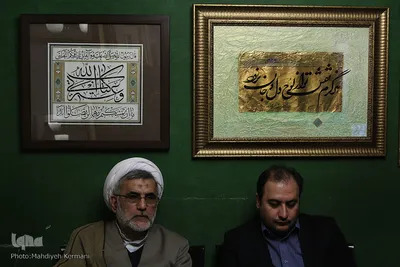  بازدیدحجت الاسلام حشمتی از نمایشگاه خوشنویسی آیات قرآنی مهناز قربانپور