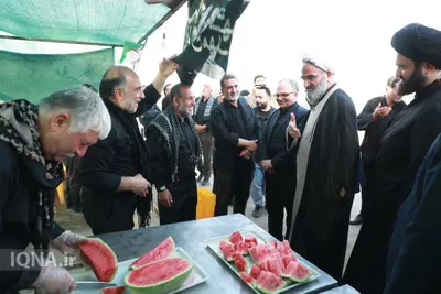 بازدید نماینده رهبر معظم انقلاب در استان سمنان از مواکب خدمت‌رسان به عزاداران شرکت کننده در مراسم تشییع رهبر شهید انقلاب 