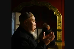 Lutte contre l'extrémisme religieux : la Chine contraint les imams ouïghours à danser en public