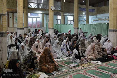 اعتکاف جوانان ملایر در مساجد در مراسم معنوی اعتکاف‎‎