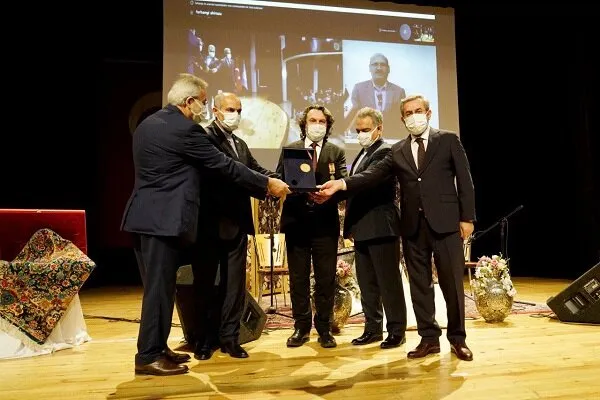 Türk akademisyen 