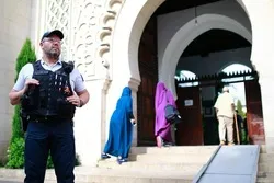 Prancis Tutup 21 Masjid yang Dituduh Lakukan Separatisme