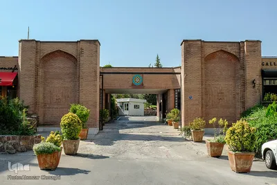 سردر اصلی ولی بدون نشان مرکز دایرةالمعارف بزرگ اسلامی