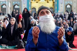 نماز عید سعید فطر در امام‌زاده پنج‌تن لویزان