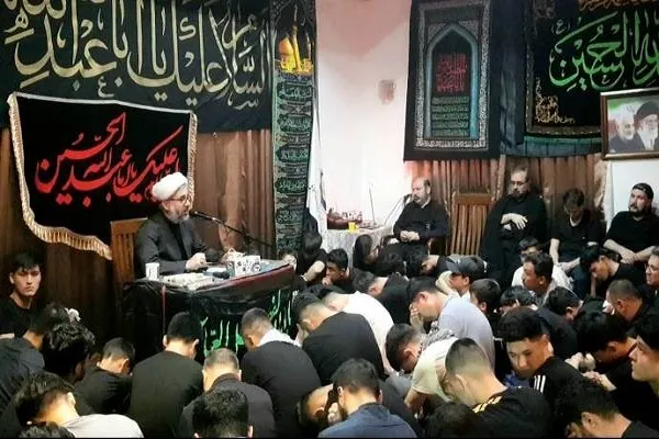اقامه نماز ظهر عاشورا با حضور ایرانیان در کوالالامپور