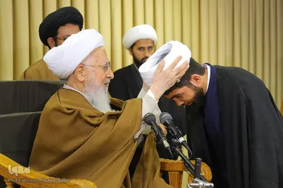 عمامه گذاری طلاب به مناسبت عید مبعث در قم