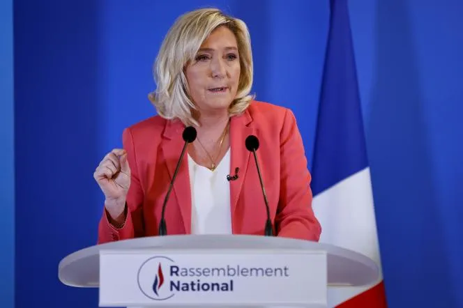 Francia: Marine Le Pen propone il divieto del velo islamico negli spazi pubblici