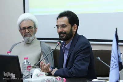 زهیر صیامیان گرجی، عضو هیات علمی گروه تاریخ دانشگاه شهید بهشتی  در نشست همایش مناسبات فلسفه و تمدن در جهان اسلام