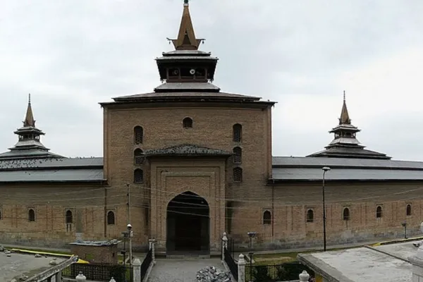 Masjid Jamek Srinagar; Syurga yang selamat untuk pelancong dalam musim sejuk