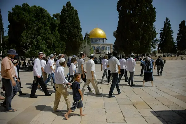 La mosquée Al-Aqsa prise d'assaut par les colons sionistes