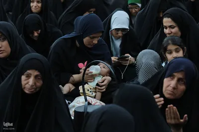 افراشتن پرچم عزا در حرم حضرت معصومه(س)