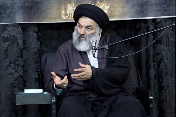الإحسان إلى الوالدين؛ واجب بمستوى التوحيد في القرآن