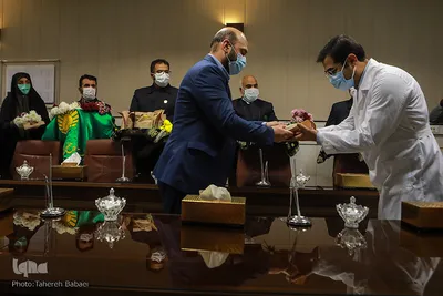 تقدیروتشکرازپزشکان و پرسنل  دارالشفا کوثرتوسط اداره نذورات وهدایای مردمی
