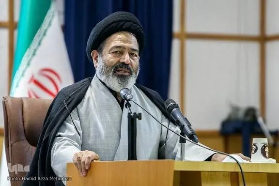 دعوت دانشجویان عمره‌گزار به پیمودن 4 گام معنوی