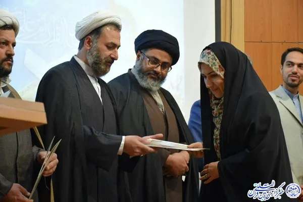 تجلیل از برگزیدگان مسابقات قرآنی آل طاها محلات + اسامی