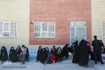 توزیع بسته‌های لوازم التحریر توسط کمیته امداد امام خمینی(ره) در منطقه رضویه در مشهد