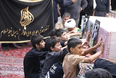 آیین وداع با پیکر مطهر سرهنگ پاسدار «شهید محمدناصر دلیرور» از شهدای نیروی دریایی سپاه  در حرم شاهچراغ(ع)