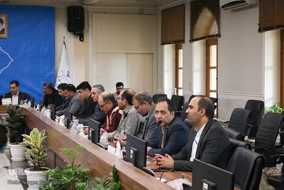 نشست ستاد انتخابات اصفهان پیش از آغاز رأی‌گیری