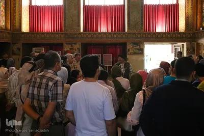 بازدید مسافران نوروزی از کاخ چهلستون اصفهان