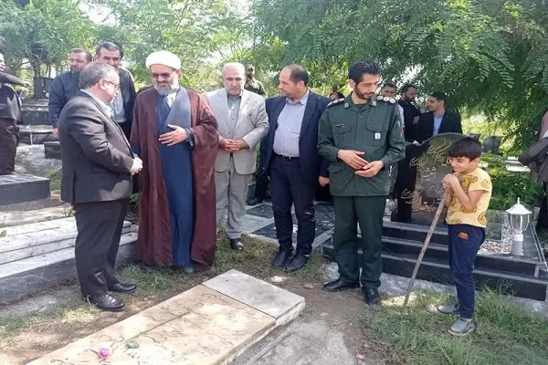 عکس | آیین عطرافشانی مزار شهدا در سوادکوه شمالی