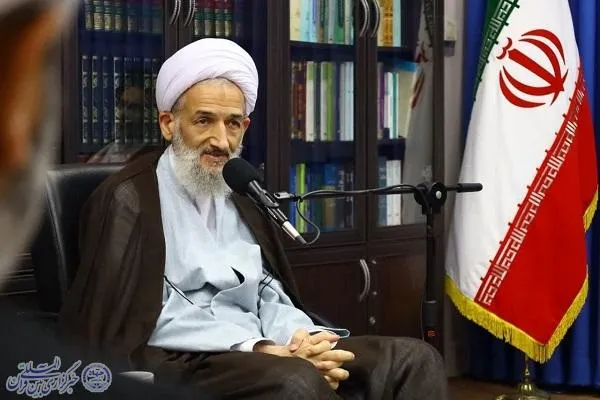 علامه مصباح یزدی شخصیتی صاحب کلام  در حوزه مسائل سیاسی بود