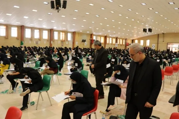 بازدید استاندار کرمان از روند برگزاری کنکور سراسری در شهر کرمان