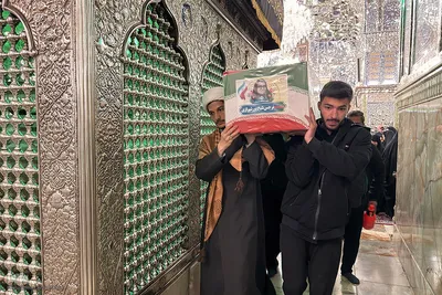 وداع با ۱۲ شهید جنگ رمضان استان فارس در حرم شاهچراغ(ع)