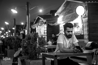 بر اساس دستورالعمل‌های بهداشتی میزها و صندلی‌های کافه‌ها و رستوران‌ها برای هر مشتری باید ضدعفونی شود. 