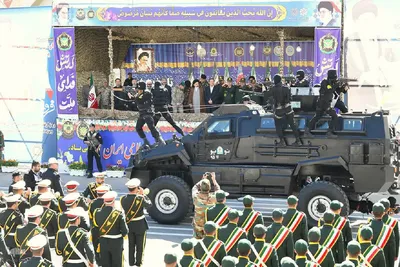 رژه باشکوه ارتش در ارومیه با حضور مسئولان ارشد و مردم ولایت‌مدار‎