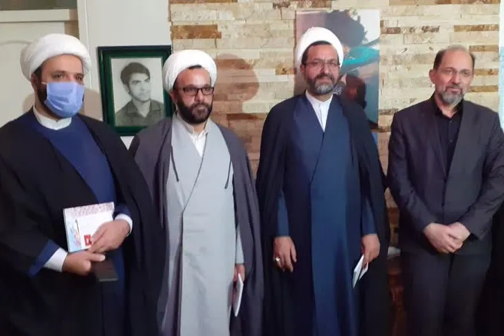دیدار معاون تبلیغ حوزه علمیه با خانواده شهید حسین حدادیان