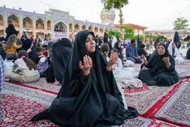 قرائت دعای توسل جهت سلامتی رئیس جمهور در حرم حضرت شاهچراغ (ع)