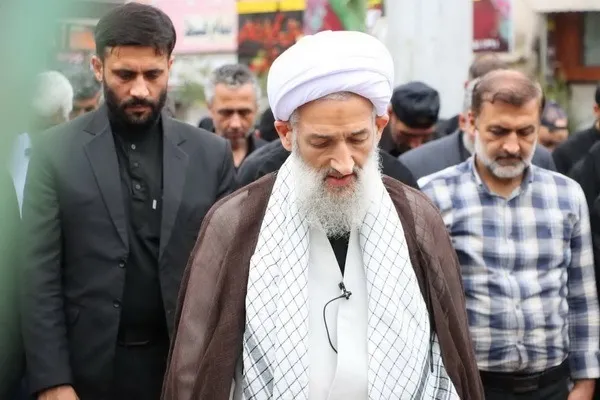 نماز ظهر عاشورا در امامزاده یحیی(ع) ساری