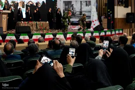 مراسم تکریم از مادران و همسران شهدا