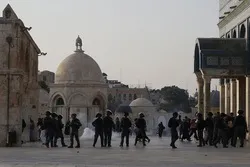 Yahudawan Isra’ila Sun Hana Musulmi Gudanar Da Sallar Juma’a A Masallacin Quds