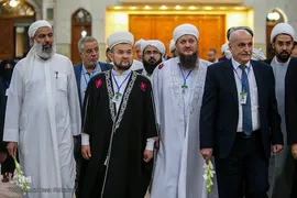 ادای احترام مهمانان کنفرانس وحدت به امام راحل