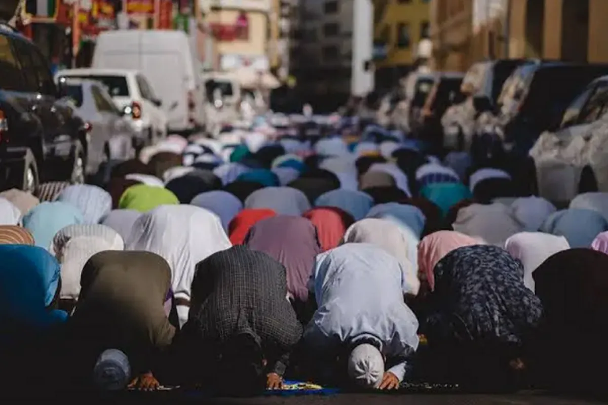 India: Police Seeking to Identify Muslims Who Offered Eid Prayers on Kanpur Streets